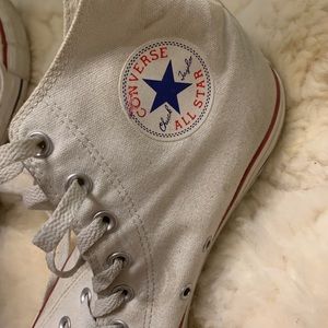 White High Top Converse men’s 10/ women’s 12